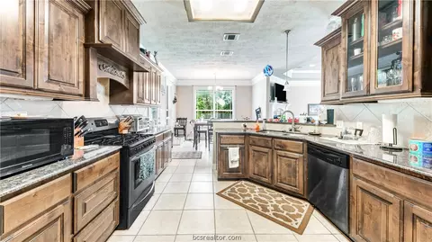 2707 Hickory Ct, Bryan, TX 77808 photo 12