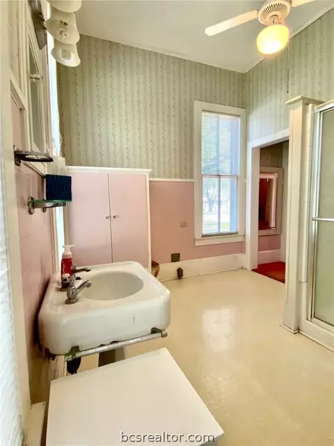 409 E Texas St, Calvert, TX 77837 photo 28