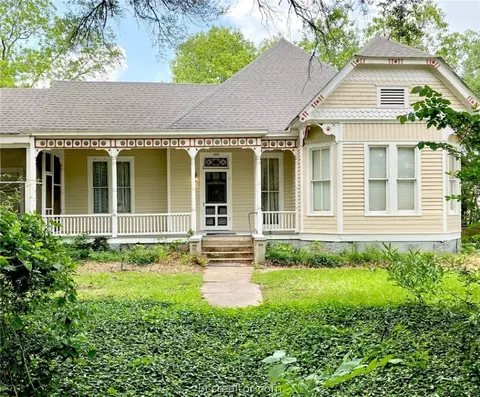 409 E Texas St, Calvert, TX 77837 photo 6
