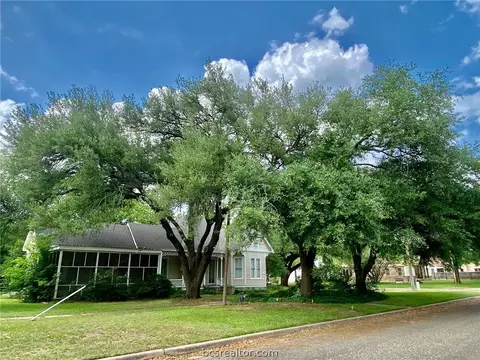 409 E Texas St, Calvert, TX 77837 photo 8