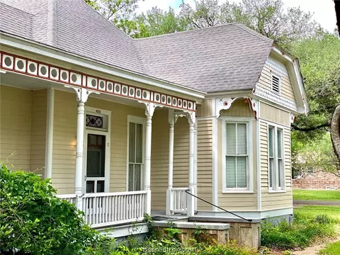 409 E Texas St, Calvert, TX 77837 photo 4