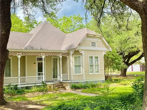 409 E Texas St, Calvert, TX 77837 photo 7