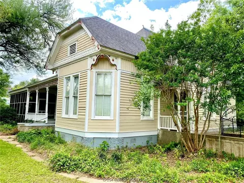 409 E Texas St, Calvert, TX 77837 photo 5