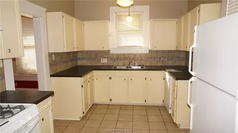 716 E 27th St, Bryan, TX 77803 photo 6