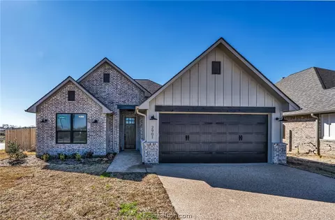 2901 Captain Ct, Bryan, TX 77808 photo 2