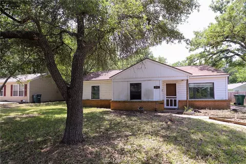 4204 Culpepper Dr, Bryan, TX 77801 photo 2