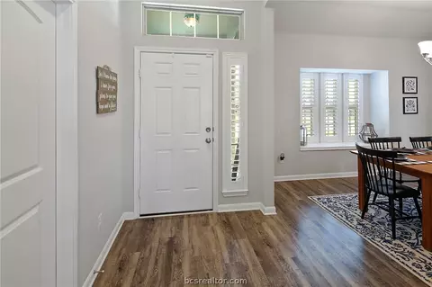 2009 Dumfries Dr, Bryan, TX 77807 photo 3