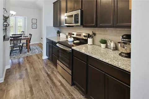 2009 Dumfries Dr, Bryan, TX 77807 photo 11