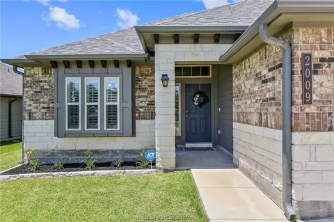 2009 Dumfries Dr, Bryan, TX 77807 photo 2