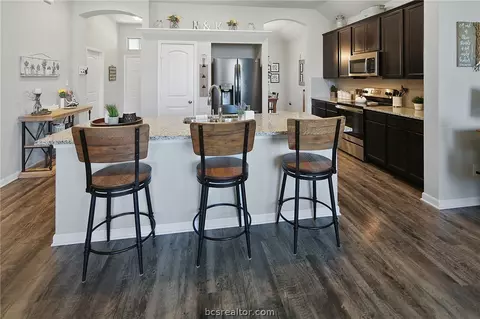 2009 Dumfries Dr, Bryan, TX 77807 photo 9