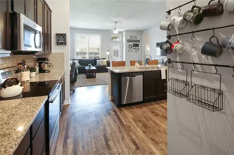 2009 Dumfries Dr, Bryan, TX 77807 photo 12