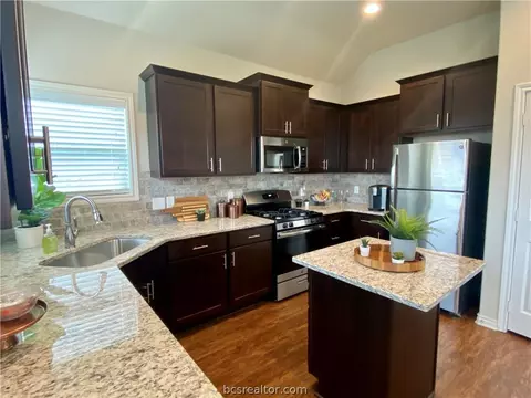 2909 Spector Dr, Bryan, TX 77803 photo 6