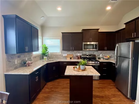 2909 Spector Dr, Bryan, TX 77803 photo 5