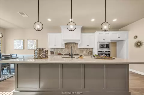 2911 Captain Ct, Bryan, TX 77808 photo 9