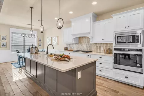 2911 Captain Ct, Bryan, TX 77808 photo 8