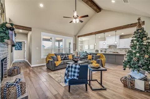 2911 Captain Ct, Bryan, TX 77808 photo 4