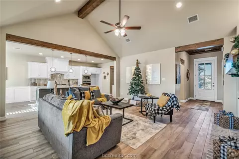 2911 Captain Ct, Bryan, TX 77808 photo 6