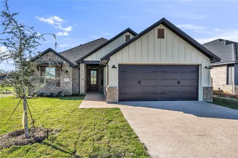 2911 Captain Ct, Bryan, TX 77808 photo 1