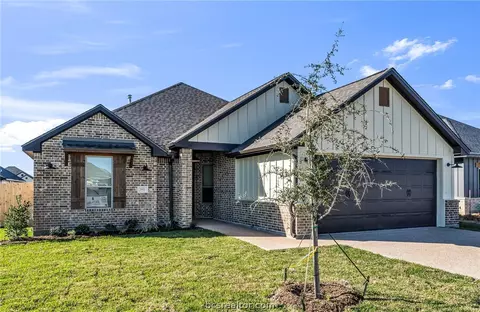 2911 Captain Ct, Bryan, TX 77808 photo 2