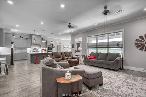 4200 Foxtail Ct, Bryan, TX 77808 photo 3