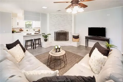 3901 Old Oaks Dr, Bryan, TX 77802 photo 12