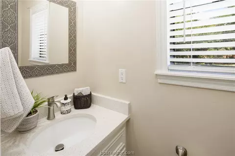 3901 Old Oaks Dr, Bryan, TX 77802 photo 28