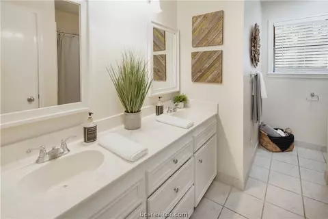 3901 Old Oaks Dr, Bryan, TX 77802 photo 25
