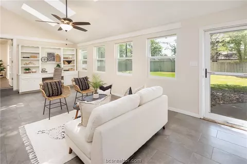 3901 Old Oaks Dr, Bryan, TX 77802 photo 18