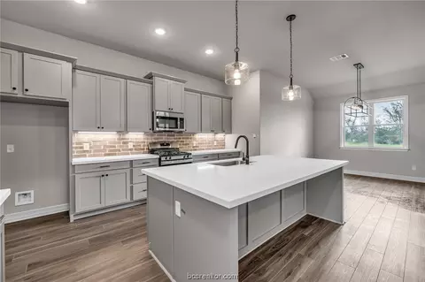 10398 Bourbon Ln, Bryan, TX 77808 photo 8