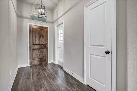 10398 Bourbon Ln, Bryan, TX 77808 photo 3