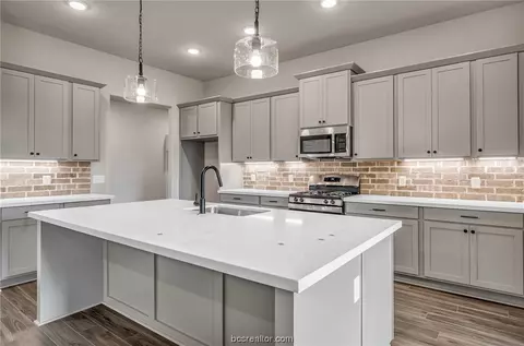 10398 Bourbon Ln, Bryan, TX 77808 photo 11