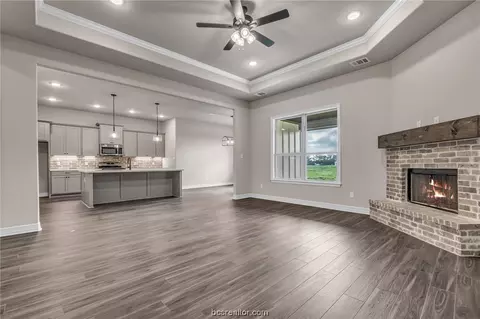 10398 Bourbon Ln, Bryan, TX 77808 photo 4