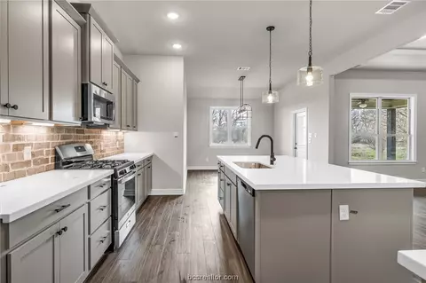 10398 Bourbon Ln, Bryan, TX 77808 photo 9