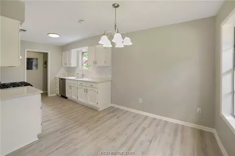 3504 Oakside Dr, Bryan, TX 77802 photo 2