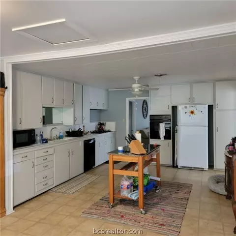 3702 Cavitt, Bryan, TX 77801 photo 2