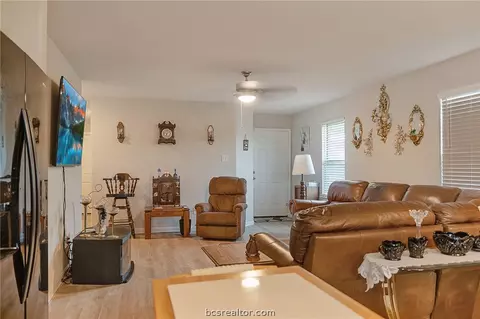 2110 8th St, Hempstead, TX 77445 photo 3