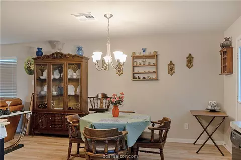 2110 8th St, Hempstead, TX 77445 photo 5