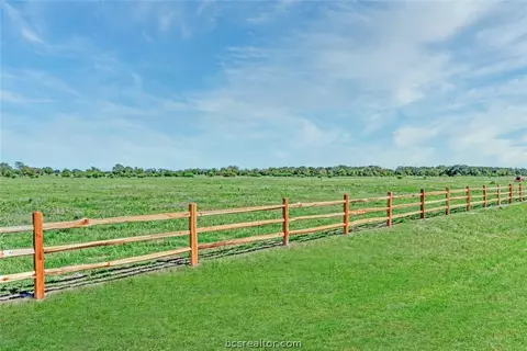 10323 Bourbon Ln, Bryan, TX 77808 photo 2