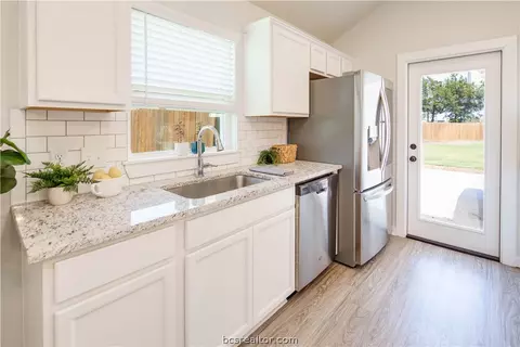 1941 Basil Ct, Bryan, TX 77801 photo 7
