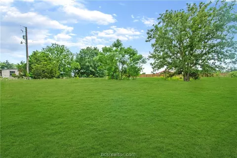 5977 Lynette Cir, Bryan, TX 77807 photo 3