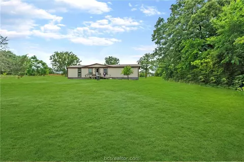 5977 Lynette Cir, Bryan, TX 77807 photo 4