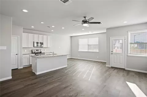 5776 Cerrillos Dr, Bryan, TX 77807 photo 3