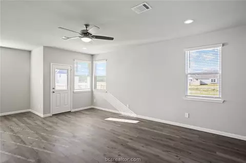 5776 Cerrillos Dr, Bryan, TX 77807 photo 4
