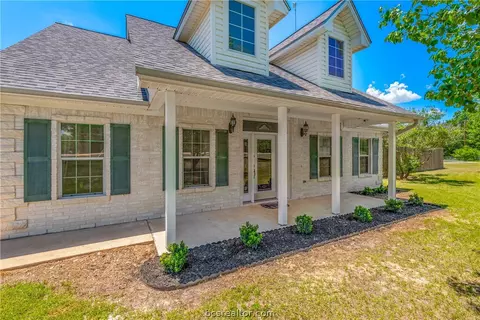 202 Rustic Oaks Dr, Bryan, TX 77808 photo 5