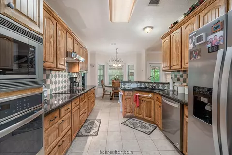 202 Rustic Oaks Dr, Bryan, TX 77808 photo 16