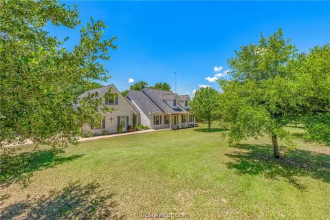 202 Rustic Oaks Dr, Bryan, TX 77808 photo 3