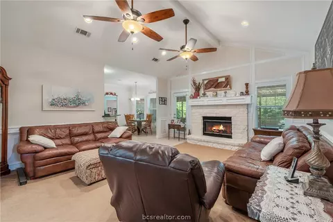 202 Rustic Oaks Dr, Bryan, TX 77808 photo 10