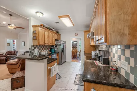202 Rustic Oaks Dr, Bryan, TX 77808 photo 15