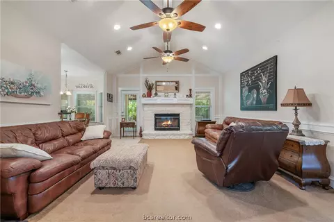 202 Rustic Oaks Dr, Bryan, TX 77808 photo 9