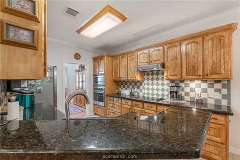 202 Rustic Oaks Dr, Bryan, TX 77808 photo 14